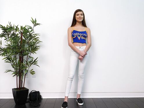 Худенькая студентка чувственно трахается в нежную пилотку на кастинге