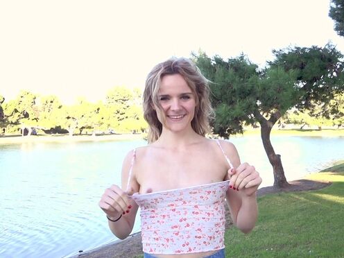 Блондинка резво прыгала на парне и давала ему в киску