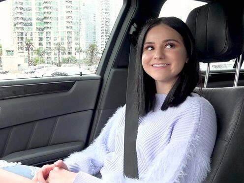 Студентка приехала к своему мужику и потрахалсь в пизду по самую матку